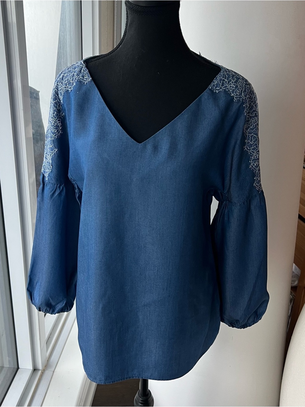 Very Elegant Women's Blue V-Neck Embroidered Sleeve Top- like New!
